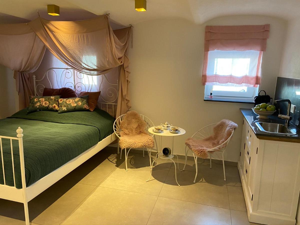Luxus Ferienwohnung Mit Whirlpool Runkel Exterior photo